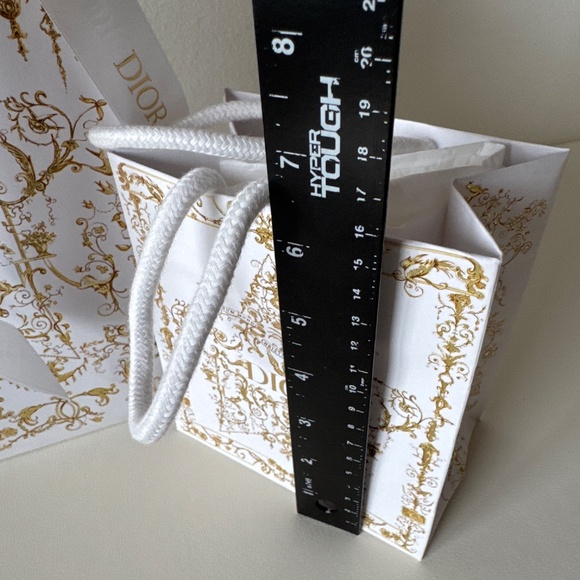 Christian Dior Holiday Printed Shopping Bags with Ribbon & Printed Tissue Paper - Picture 4 of 12